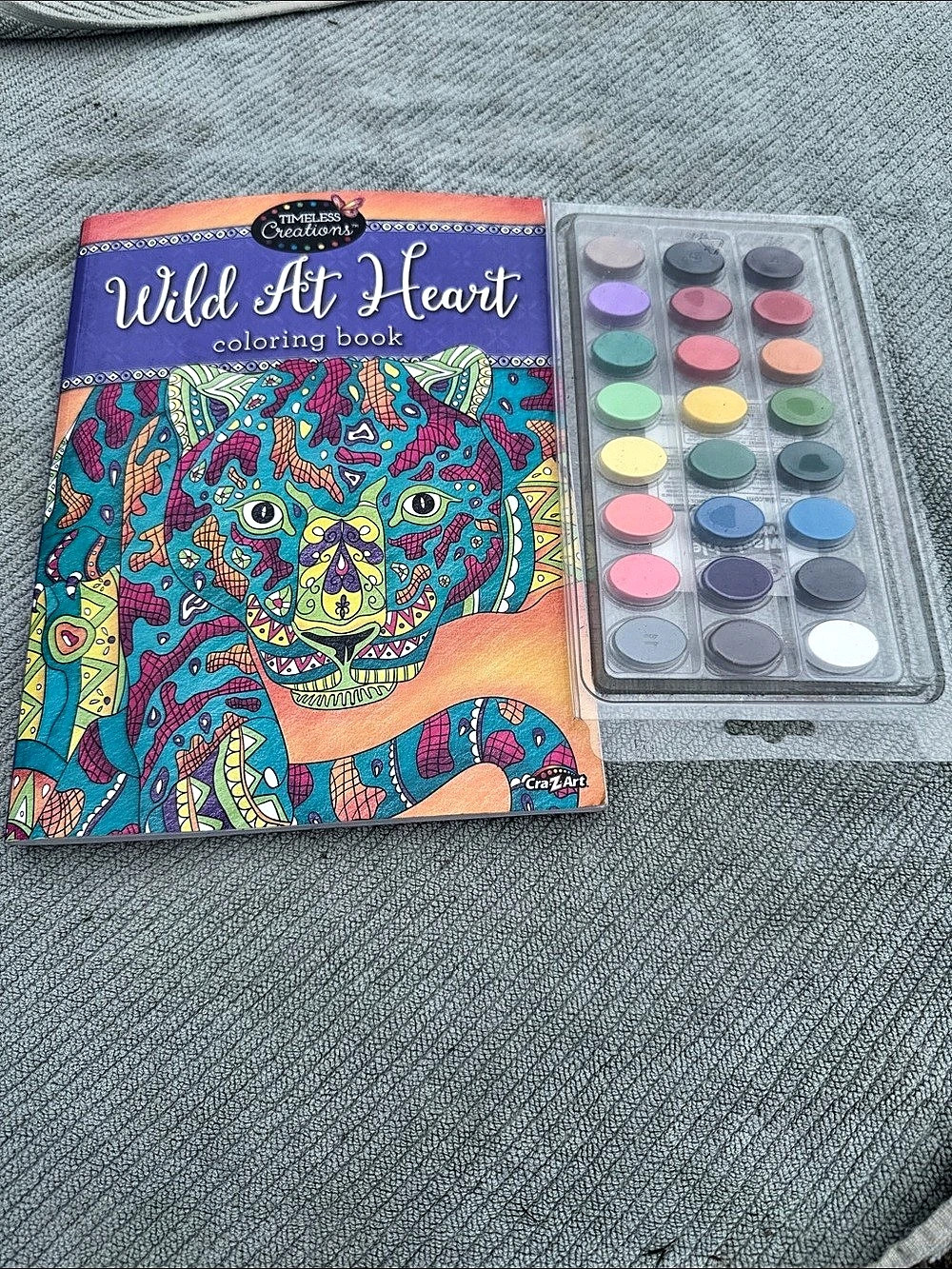 Crayola Wild At Heart coloring book Coloring Book & 24-Count Watercolors NWT